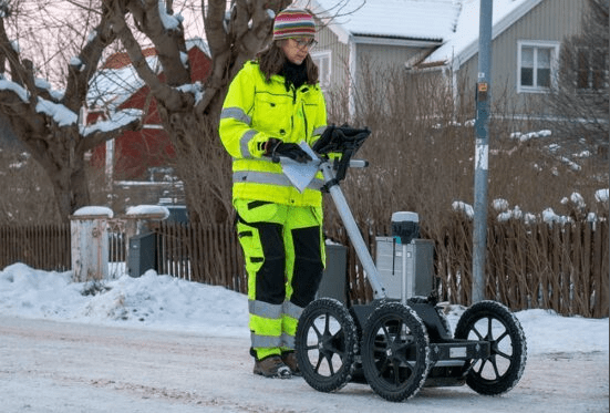 GPR instrument on a push cart in a monostatic configuration. Source: Guideline Geo